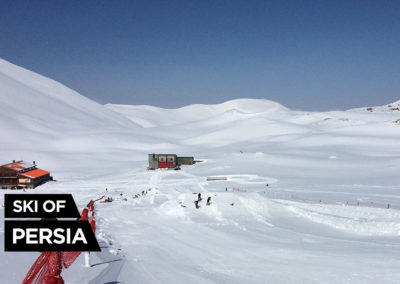 Construction du slopestyle sur le snowpark de Tochal