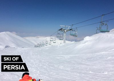 Télésiège dans la station de ski de Tochal en Iran