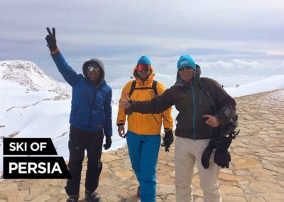3 guides au sommet de la station de ski de Pooladkaf