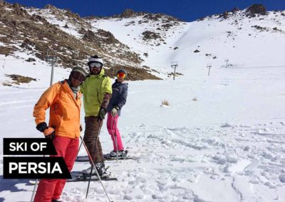 Skieurs sur la piste du téléski de Tarik Dareh
