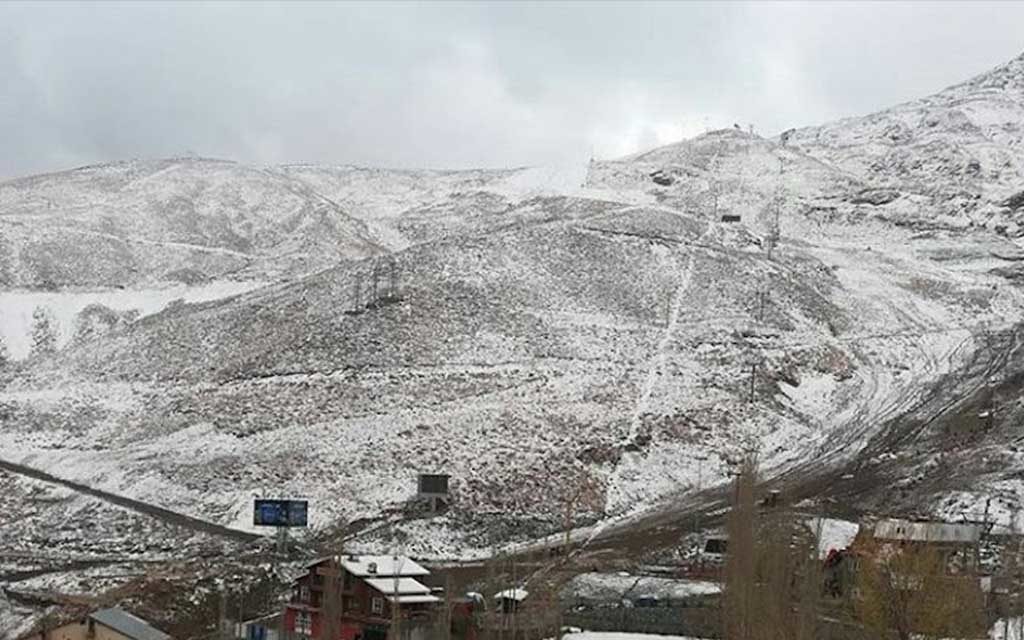 Premières neiges dans la station de darbandsar en Iran